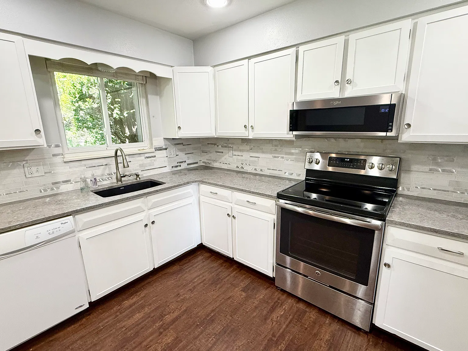 3 bed, 2110 sqft, $2,800 — Photo 4