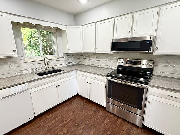 4th image of 1015 Jade St