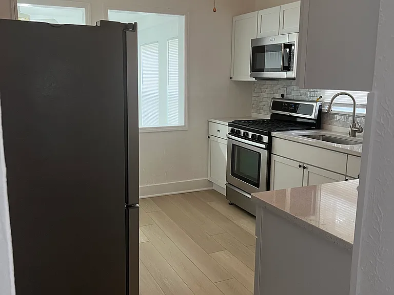 1527 New Madrid St — Photo 7