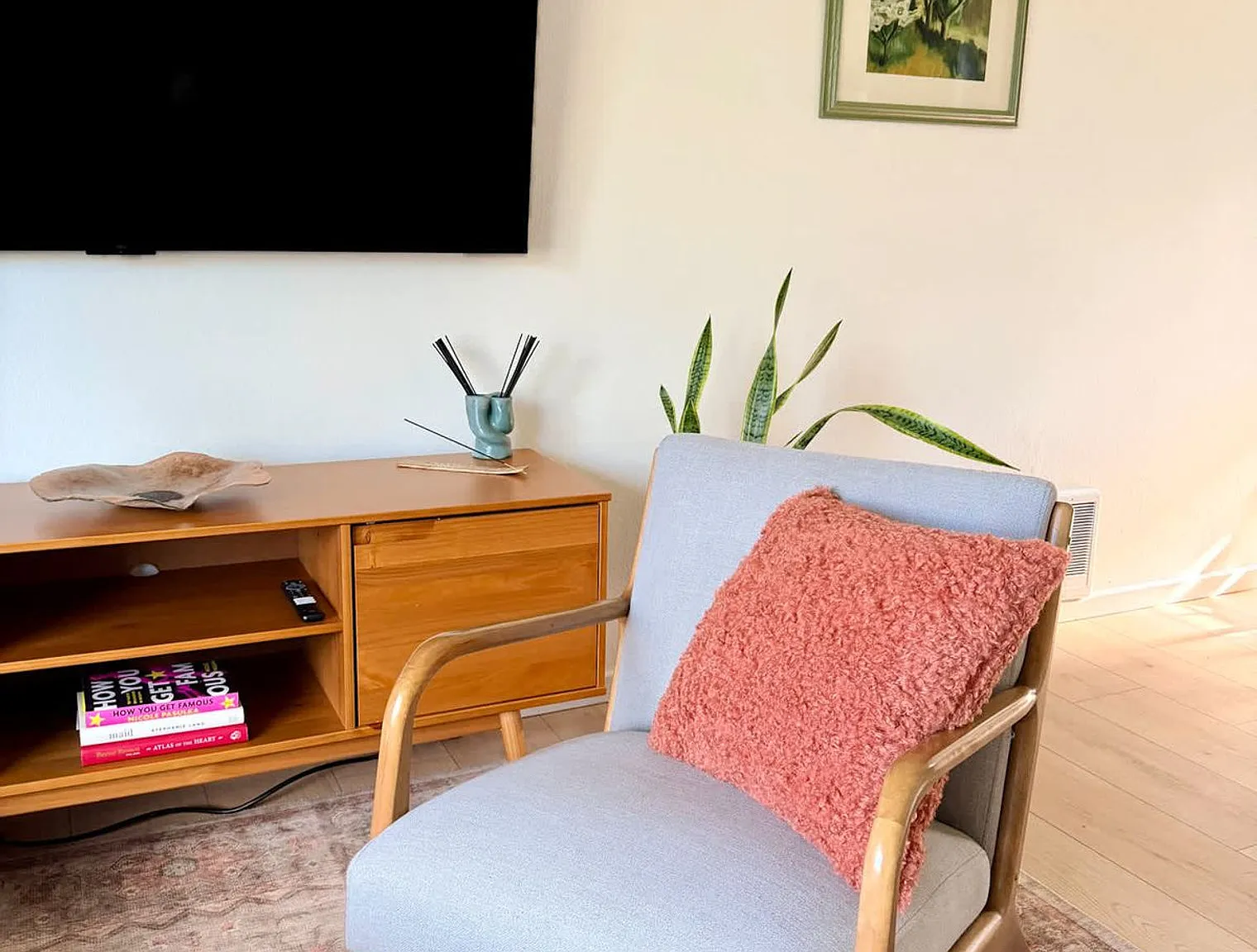 2 bed, 1.0 bath, $4,188 — Photo 4
