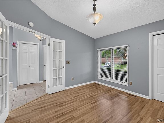 5th image of 12 Woodpointe Run