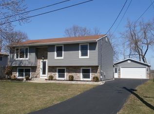 1712 Hazelwood Dr, Lindenhurst, IL
