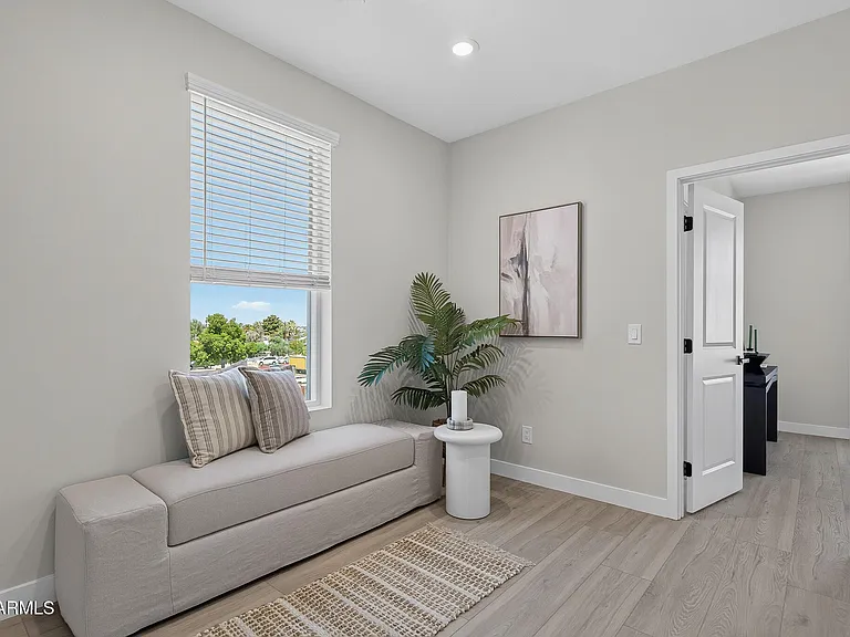2601 E Clarendon Ave #3 — Photo 18