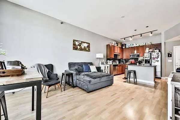 901 W Madison St #405 — Photo 15