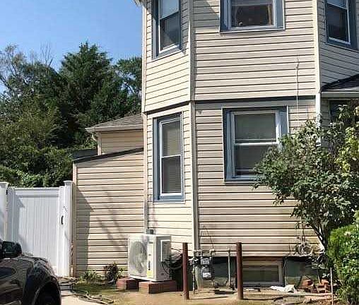 3rd image of 84 Willow Ave