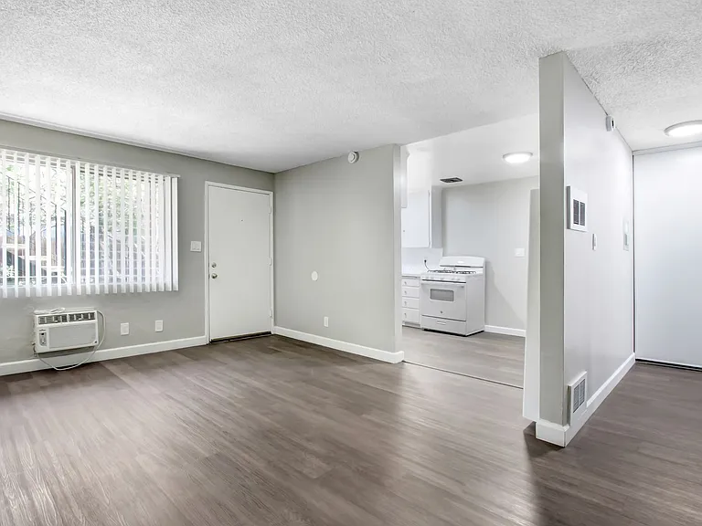 Potomac Apartments — Photo 14