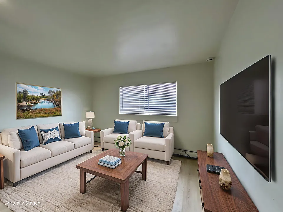 82 E Gregson Ave