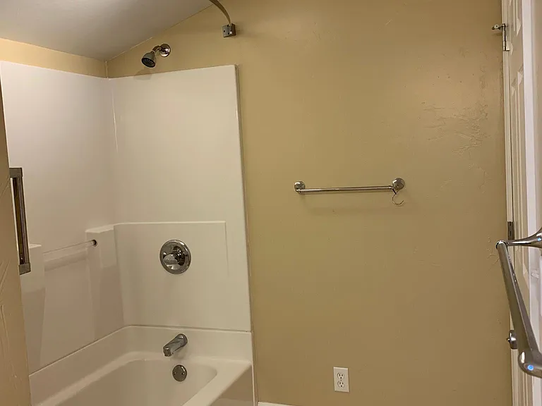 306 W Ash St — Photo 12