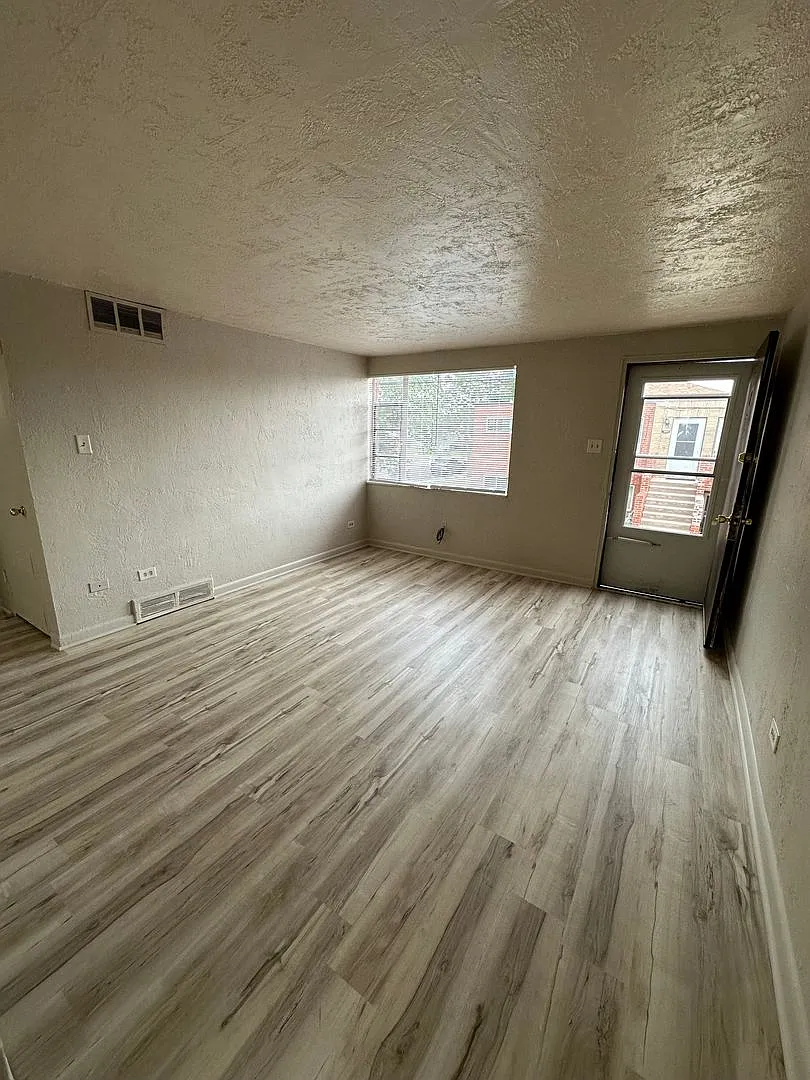 2607 Poplar Court — Photo 3