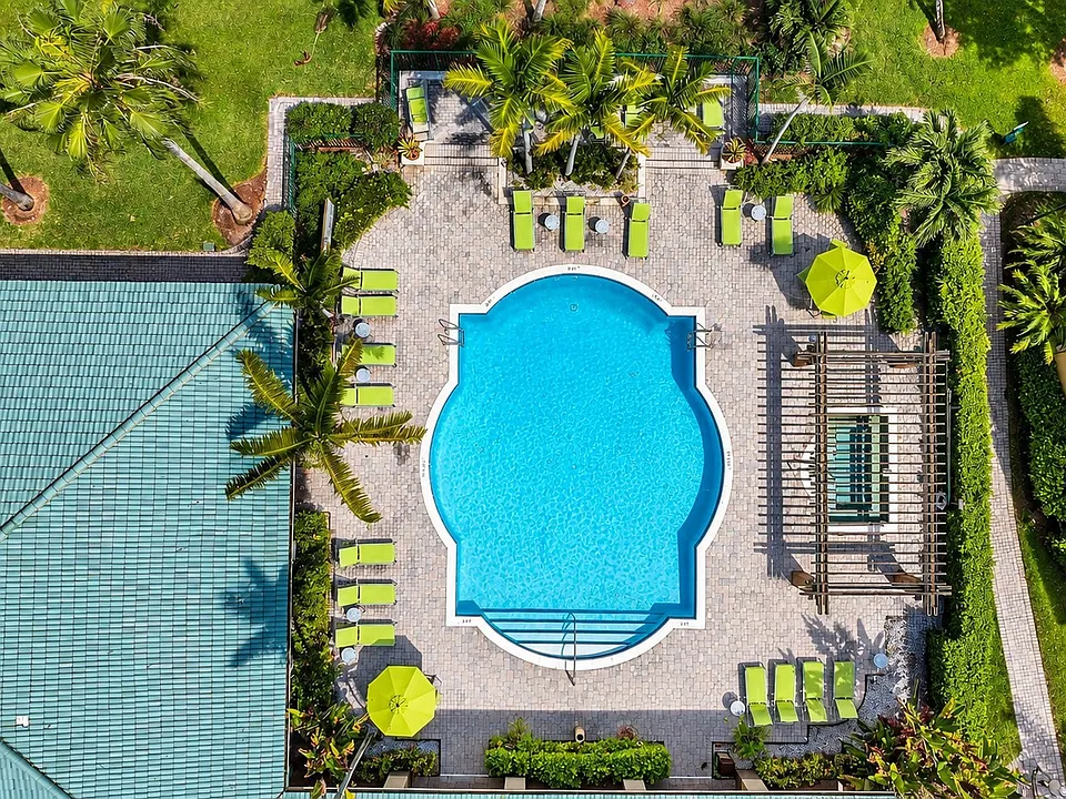 Club Lake Pointe Apartments