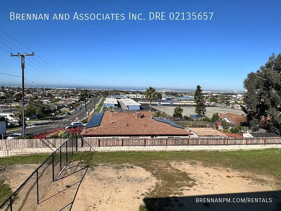 4 bed with Bonus Room, Basement, Ocean and Downtown views — Photo 3
