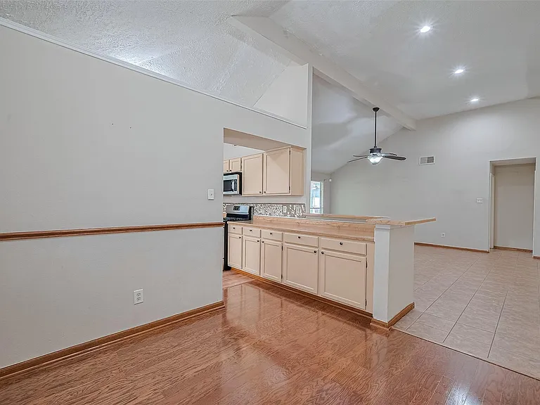 6907 Yardley Dr — Photo 8