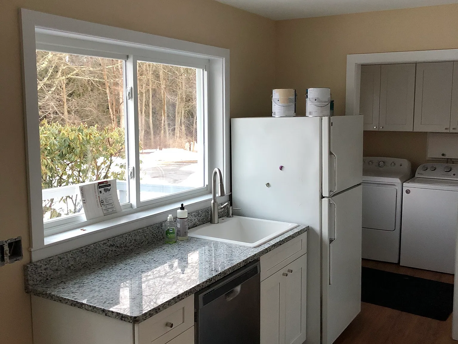 2 bed, 1.0 bath, 1976 sqft, $2,000 — Photo 3