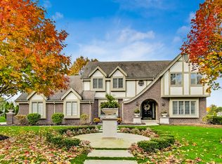 8564 Heather Dr, Burr Ridge, IL 60527