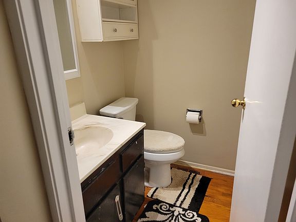 3rd image of 483 Rustic Dr
