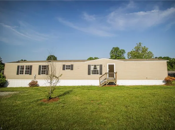 378 Country Acres Ln, Winston Salem, NC 27107