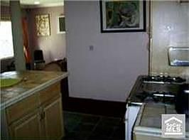 5th image of 955 E 105th St