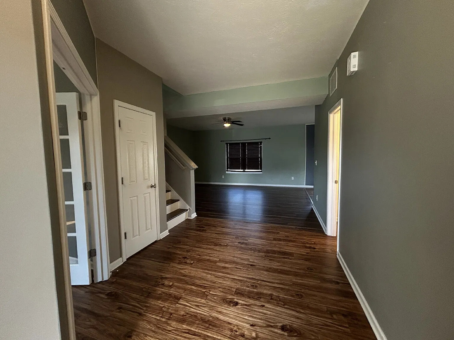 4 bed, 2.5 bath, 2390 sqft, $2,500 — Photo 4