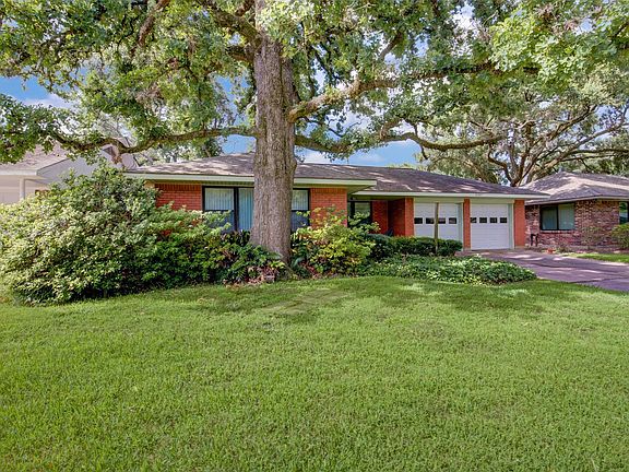 3rd image of 2207 Viking Dr