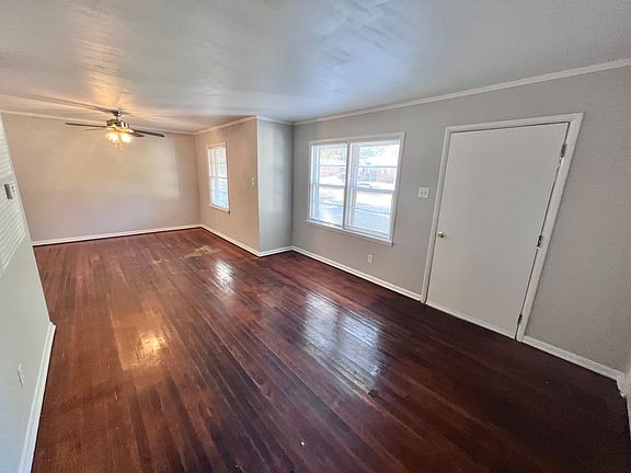 Entryway / living room