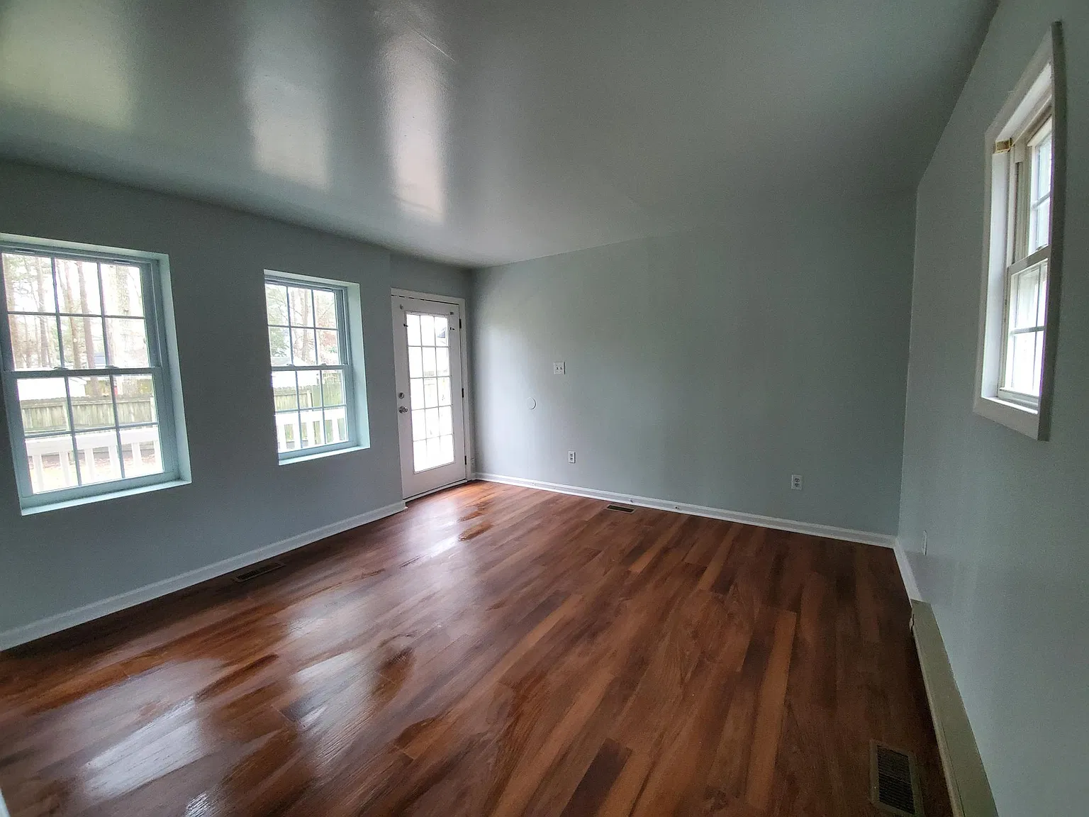 2 bed, 932 sqft, $1,700 — Photo 2