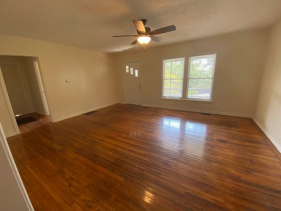 4th image of 828 Burleson St APT B