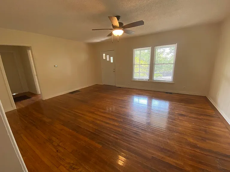 828 Burleson St #B — Photo 6