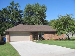 1861 S Sieger Dr, Springfield, MO 65804