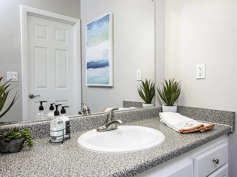 Axiom Tustin — Photo 31