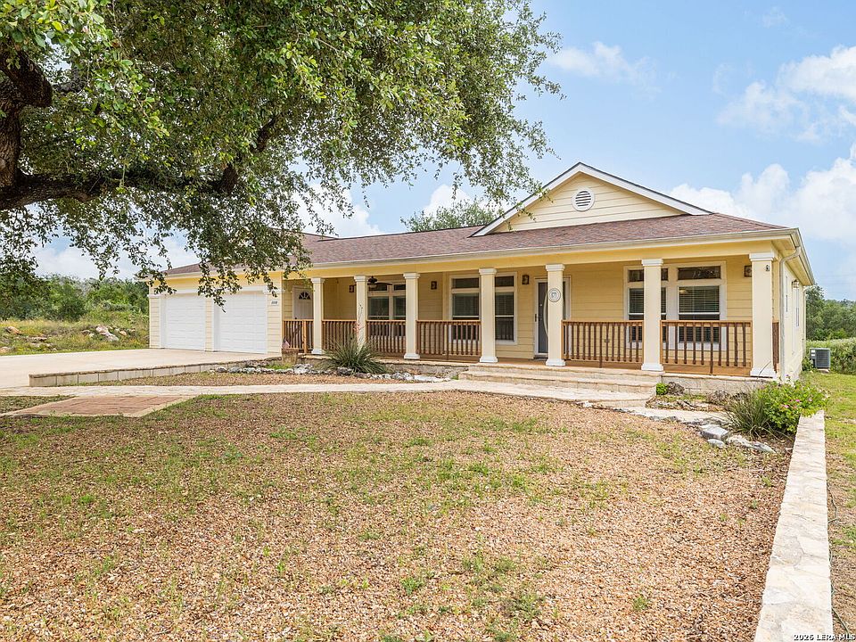 1st image of 1110 Oakwood Loop