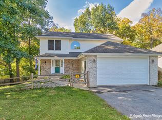 6715 Normandy Dr, Spring Grove, IL 60081