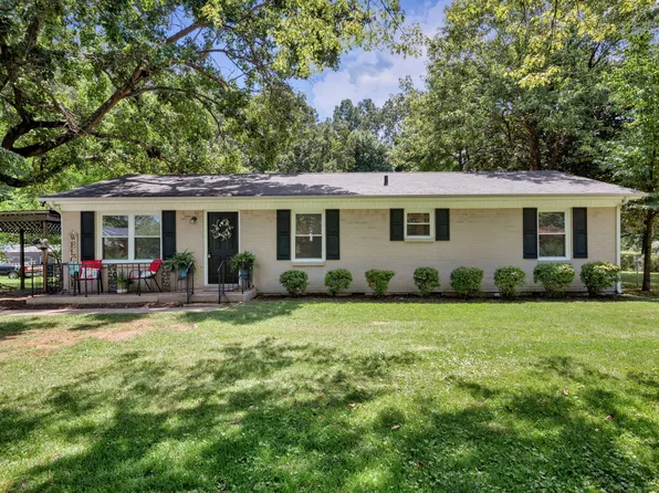 202 Valleywood Dr, Dickson, TN 37055