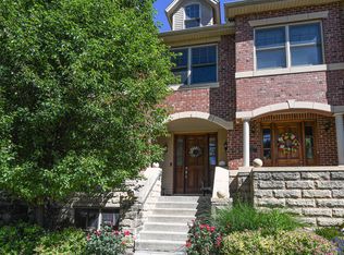 21 N Herbert Rd APT I, Riverside, IL 60546