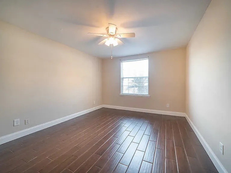 4326 Plaza Gate Ln S — Photo 8