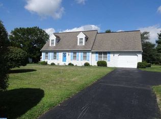 119 Goldfinch Ln, Honey Brook, PA 19344