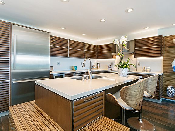 5th image of 753 Beachfront Dr #A