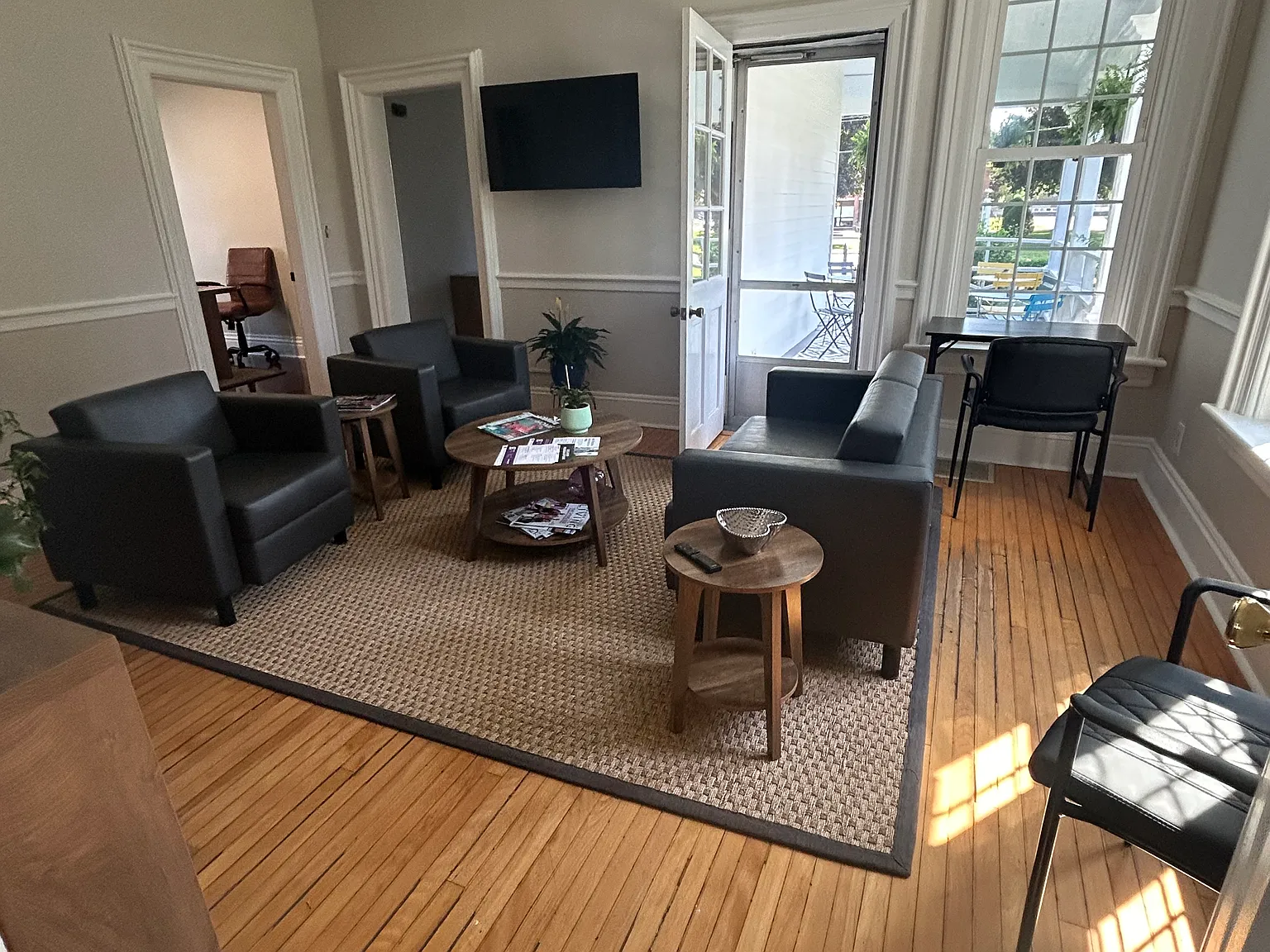 4 bed, 2.5 bath, 2416 sqft, $800 — Photo 4