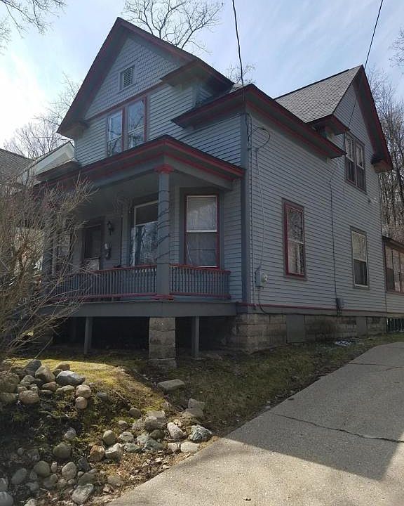 2nd image of 918 Davis St