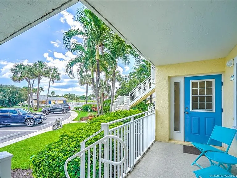 5593 NE Gulfstream Way — Photo 3