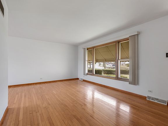 4th image of 17709 Dogwood Ln