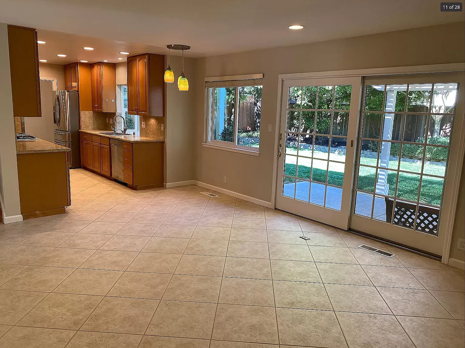 4 bed, 2.5 bath, 2101 sqft, $4,995 — Photo 3