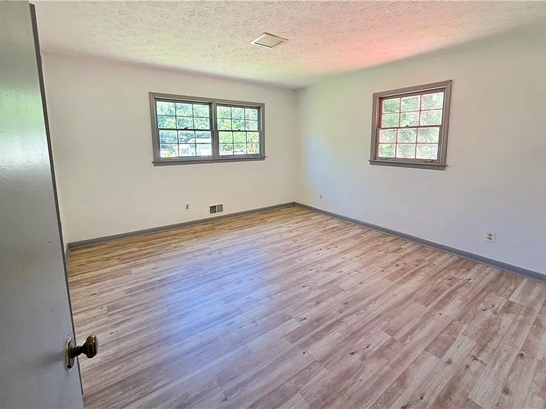 6684 Londonderry Dr — Photo 28