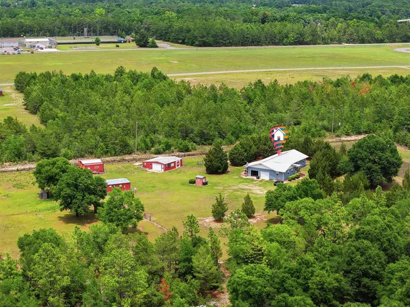 585 Huckaba Rd E, Defuniak Springs, FL 32435
