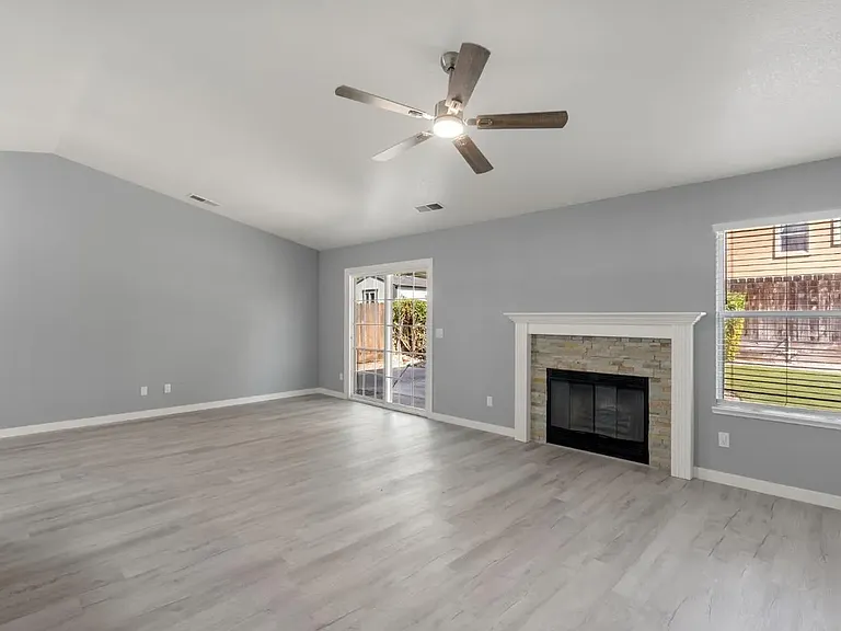 371 Shalako Dr — Photo 3