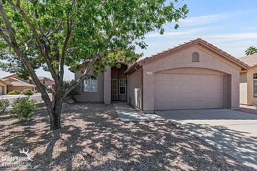 3243 E Wickieup Ln Photo 1