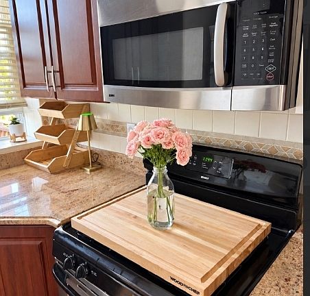 2nd image of 80 Bay St #9