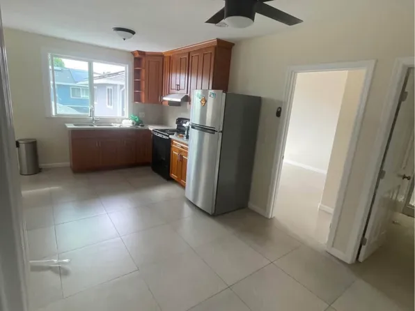2725 Kaaha St, Honolulu, HI 96826