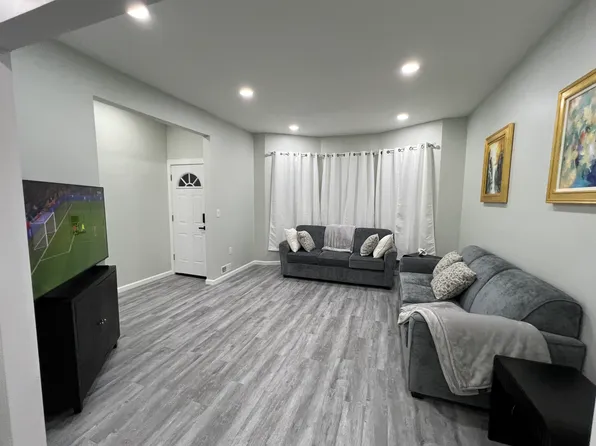 224 Claremont Avenue image 4 of 10