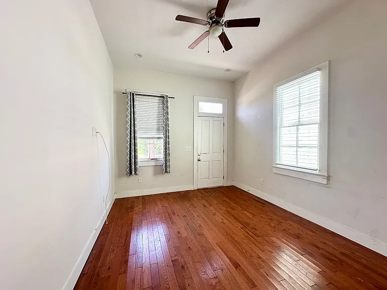 2711 3rd St — Photo 3