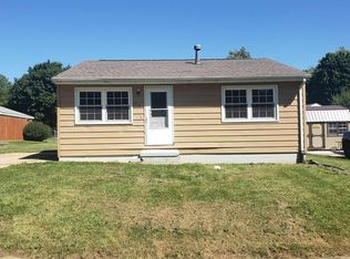 212 Hillside Ct, Pekin, IL